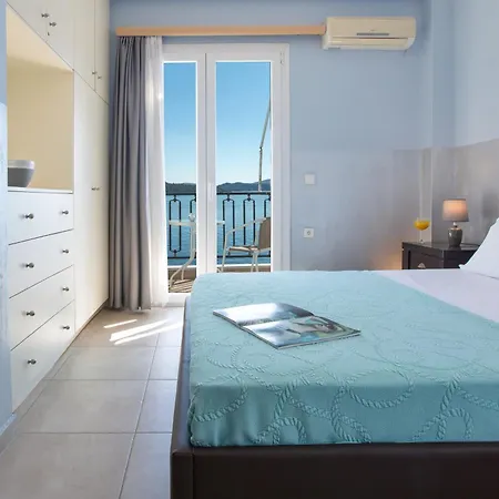 شقة Agoritsa Beachfront With Its Own Pontoon *