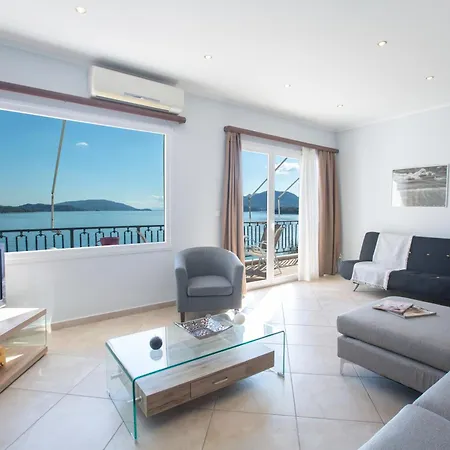 Agoritsa Beachfront With Its Own Pontoon نيدري