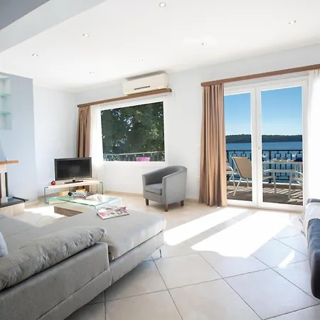 Agoritsa Beachfront With Its Own Pontoon * نيدري