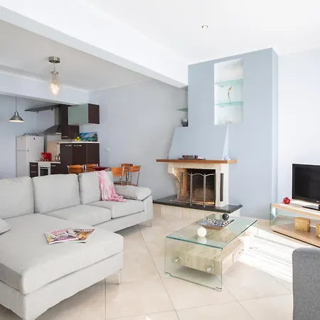 Agoritsa Beachfront With Its Own Pontoon شقة نيدري