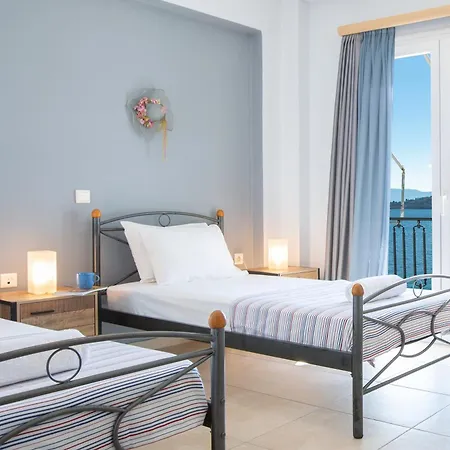 شقة Agoritsa Beachfront With Its Own Pontoon *