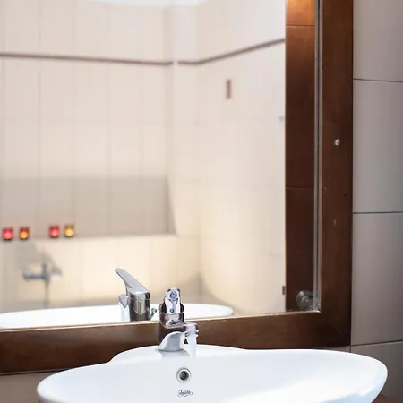 شقة Agoritsa Beachfront With Its Own Pontoon *