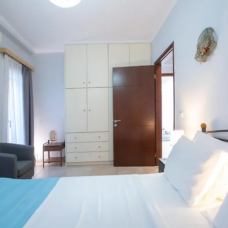 Agoritsa Beachfront With Its Own Pontoon شقة