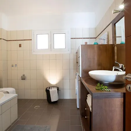 Agoritsa Beachfront With Its Own Pontoon نيدري