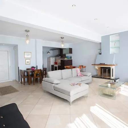 Agoritsa Beachfront With Its Own Pontoon شقة