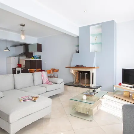 Agoritsa Beachfront With Its Own Pontoon شقة *