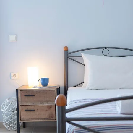 شقة Agoritsa Beachfront With Its Own Pontoon *