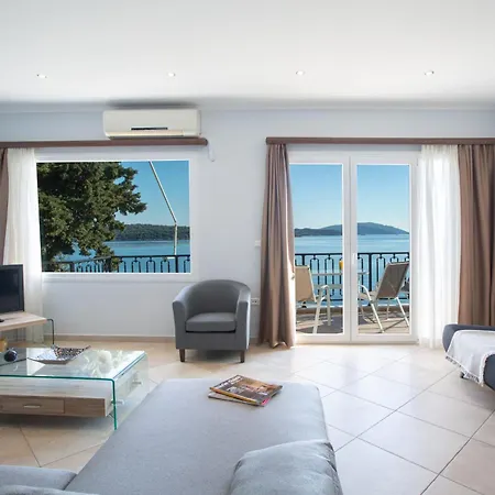 아파트 Agoritsa Beachfront With Its Own Pontoon 니드리