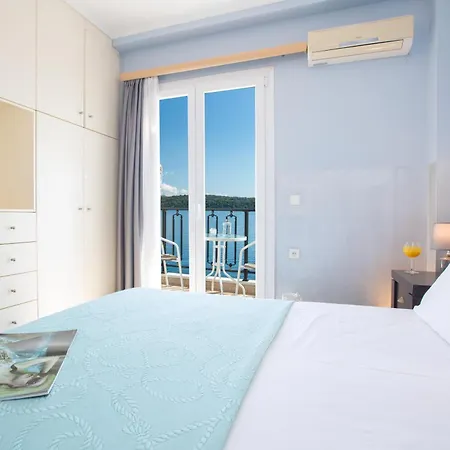 Agoritsa Beachfront With Its Own Pontoon 니드리