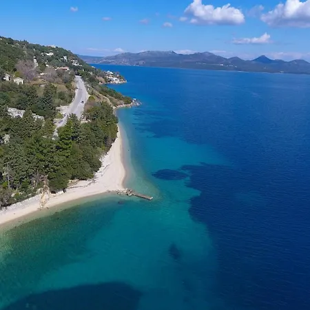 아파트 Agoritsa Beachfront With Its Own Pontoon