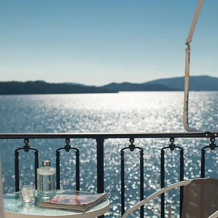 Agoritsa Beachfront With Its Own Pontoon 아파트