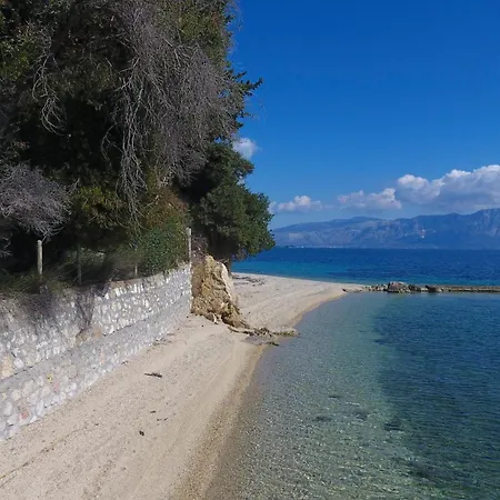 Agoritsa Beachfront With Its Own Pontoon Apartment