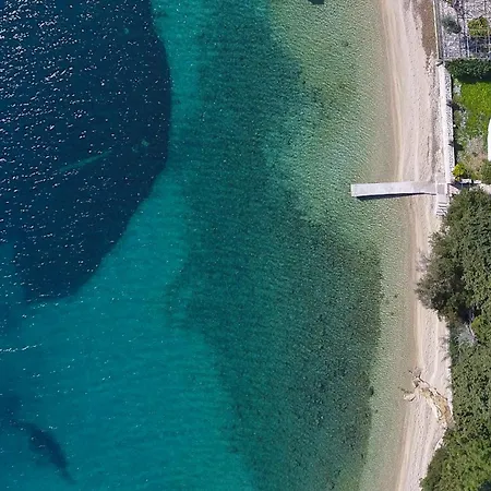 Agoritsa Beachfront With Its Own Pontoon 아파트