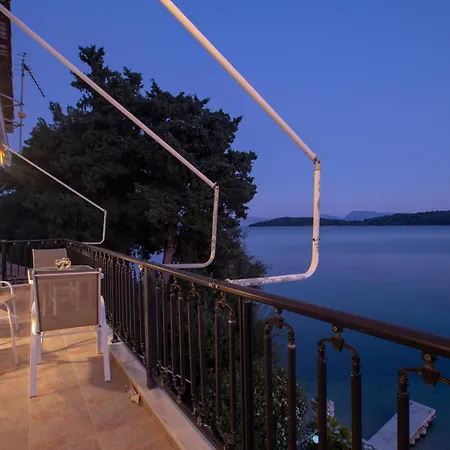 Agoritsa Beachfront With Its Own Pontoon 아파트 *