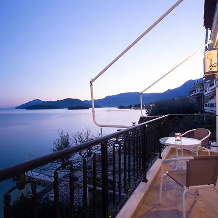 Agoritsa Beachfront With Its Own Pontoon 아파트