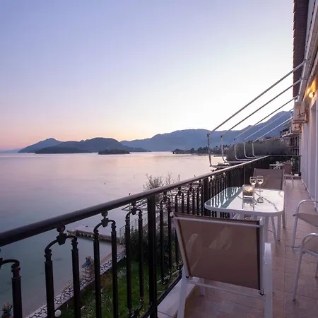 아파트 Agoritsa Beachfront With Its Own Pontoon 니드리