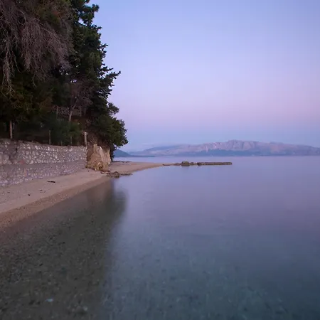 Agoritsa Beachfront With Its Own Pontoon Apartment