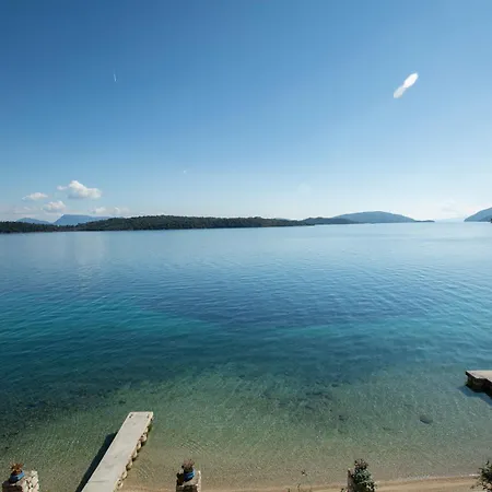 Agoritsa Beachfront With Its Own Pontoon Apartment