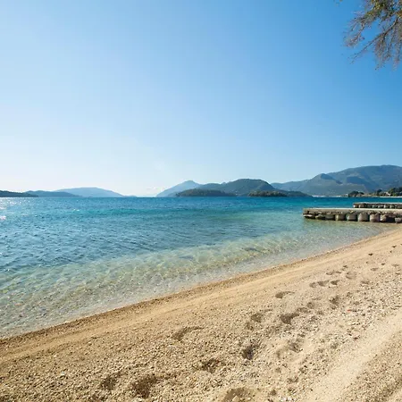 아파트 Agoritsa Beachfront With Its Own Pontoon *