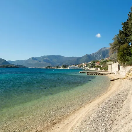 Apartment Agoritsa Beachfront With Its Own Pontoon