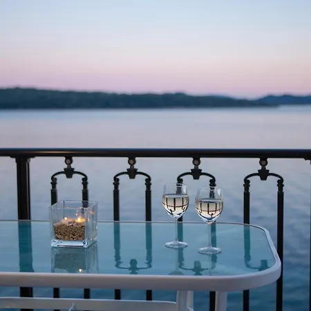 아파트 Agoritsa Beachfront With Its Own Pontoon 니드리