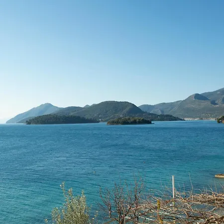 Apartment Agoritsa Beachfront With Its Own Pontoon *
