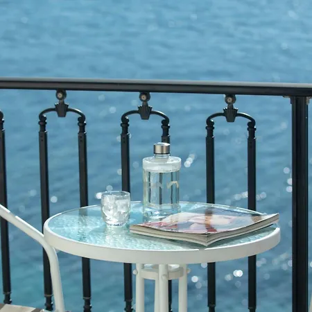 아파트 Agoritsa Beachfront With Its Own Pontoon *