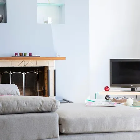 Agoritsa Beachfront With Its Own Pontoon 니드리