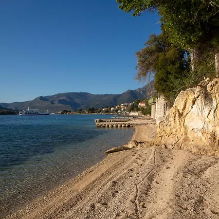 Agoritsa Beachfront With Its Own Pontoon Apartment