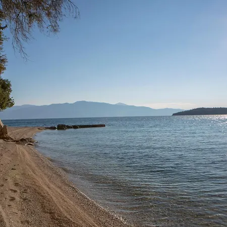 Apartment Agoritsa Beachfront With Its Own Pontoon *