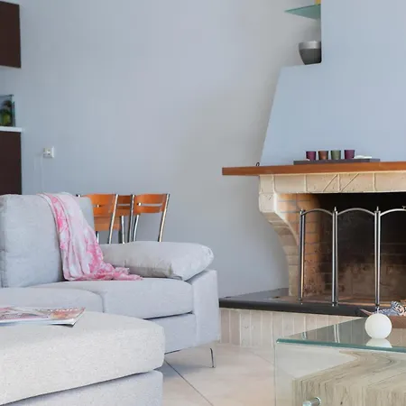 아파트 Agoritsa Beachfront With Its Own Pontoon *