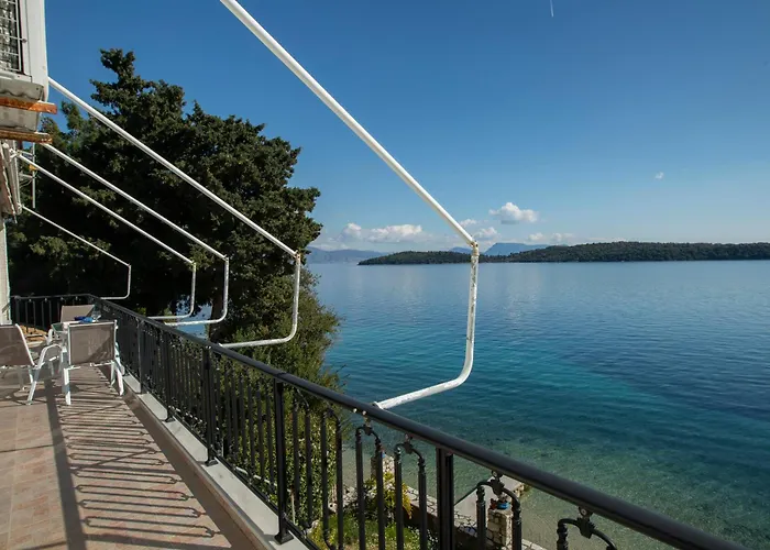 Agoritsa Beachfront With Its Own Pontoon Apartment *