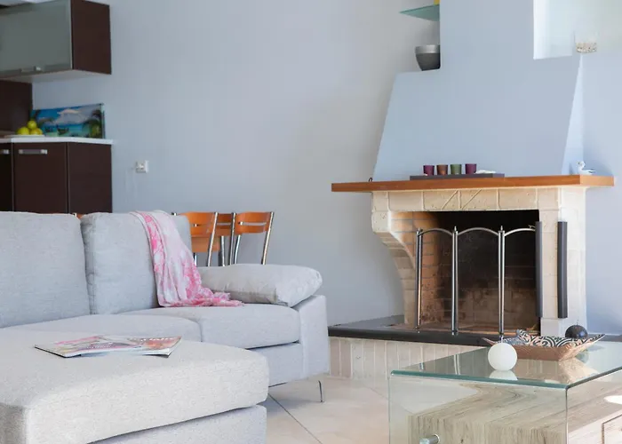 Apartment Agoritsa Beachfront With Its Own Pontoon *